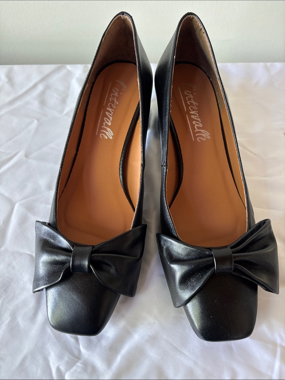 L’Intervalle Black Bow Leather Pumps